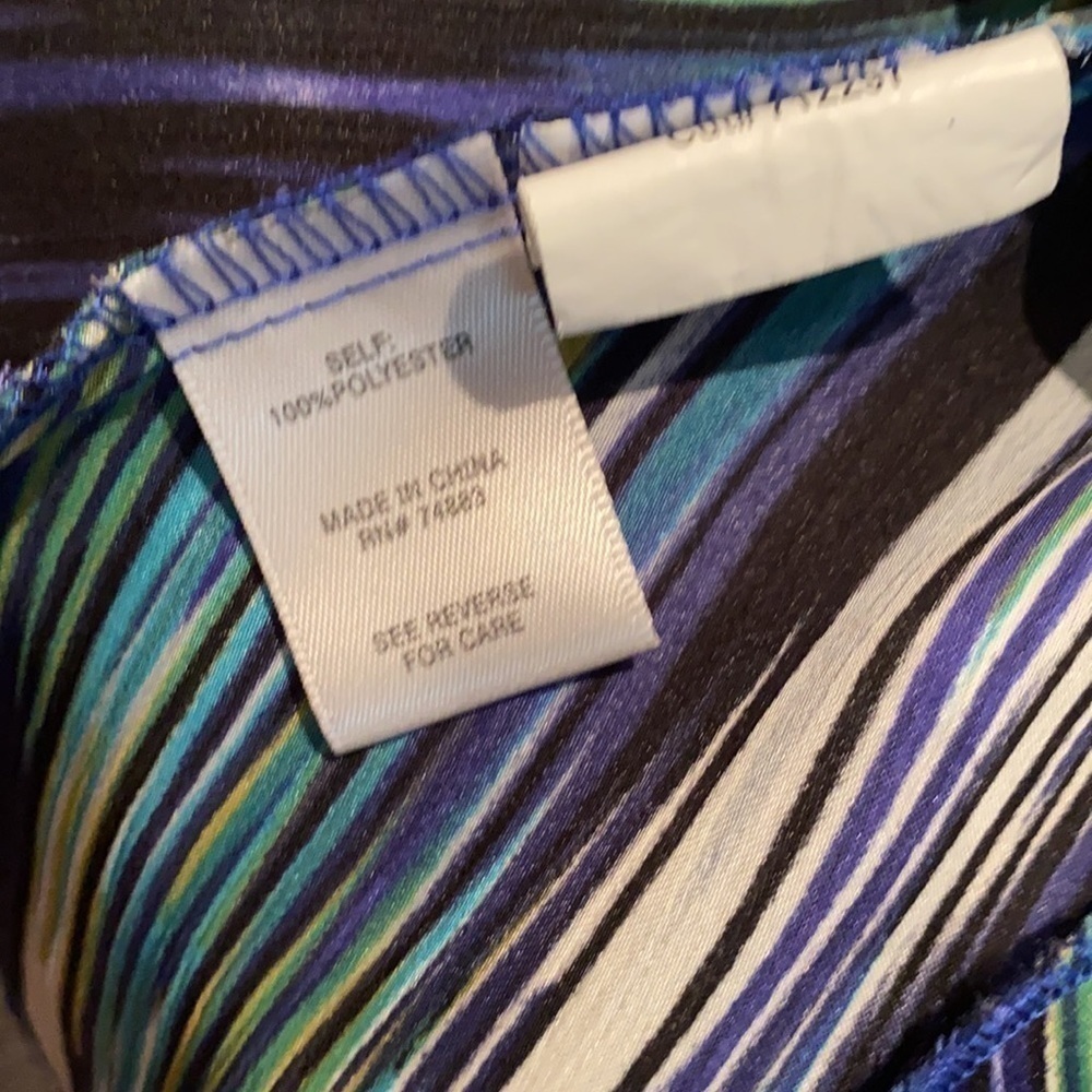 Dress Barn size L striped shorts sleeve V-neck top - Picture 4 of 4